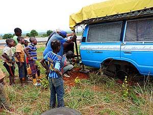 Angola/km47 Huambo-Benguela: Dritter Radbruch nach 708'103km am Vortag unseres 30-jhrigen Jubilums am 16.10.2014