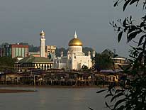 Brunei (Borneo): ’Ali Saifuddien Mosque’ in Bandar Seri Begawan at sunset