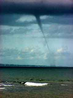 Petit Bourg/Guadeloupe FWI: Windhose, d.h. 'Geburt' des Hurrikans 'Jeanne' am 13.9.04