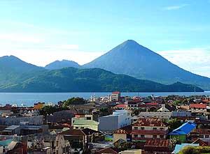 Tidore/Nord Molukken/Indonesien: Kiematabu-Vulkan 1'730m