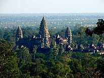 Cambodia: View from the hill of the ’Phnom Bakheng’-Temple towards the 5 towers of the main temple of Angkor Wat