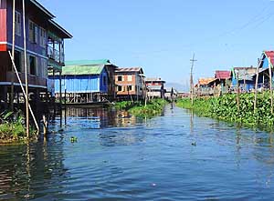 Inpawkhon/Inle-See/Myanmar: Pfahlbaudorf im Sdwesten des Sees