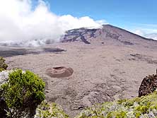 Réunion: Vulkan 'Piton de la Fournaise', im Vordergrund der kleine Krater 'Formica Léo'
