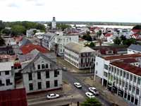 Paramaribo/Suriname: Ausblick vom Holzturm der römisch-katholische Kathedrale