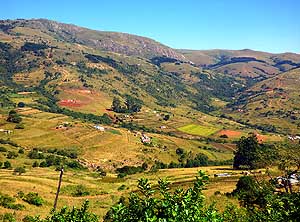 Swasiland/Smokey Mountains: Zersiedelte Landschaft im Komati-Tal, unweit des Maguga Dams