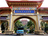 Taiwan: 'Holy Glory Tempel' near Jiasian (Hwy. 20)