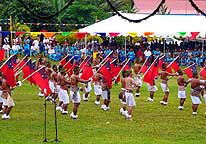 Apia/Samoa: 
47. Unabhängigkeitsfeiern - Aufmarsch des Dorfes Safotu aus Savaii